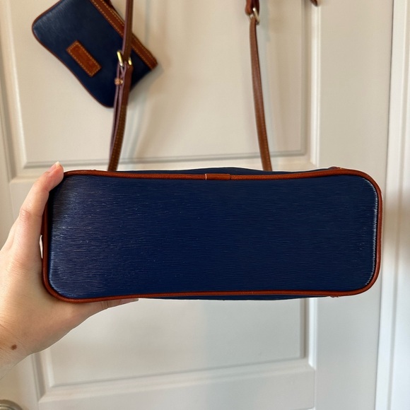 Dooney & Bourke Large Crossbody with a Matching Medium Wristlet - Picture 6 of 8